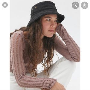 Bucket hat